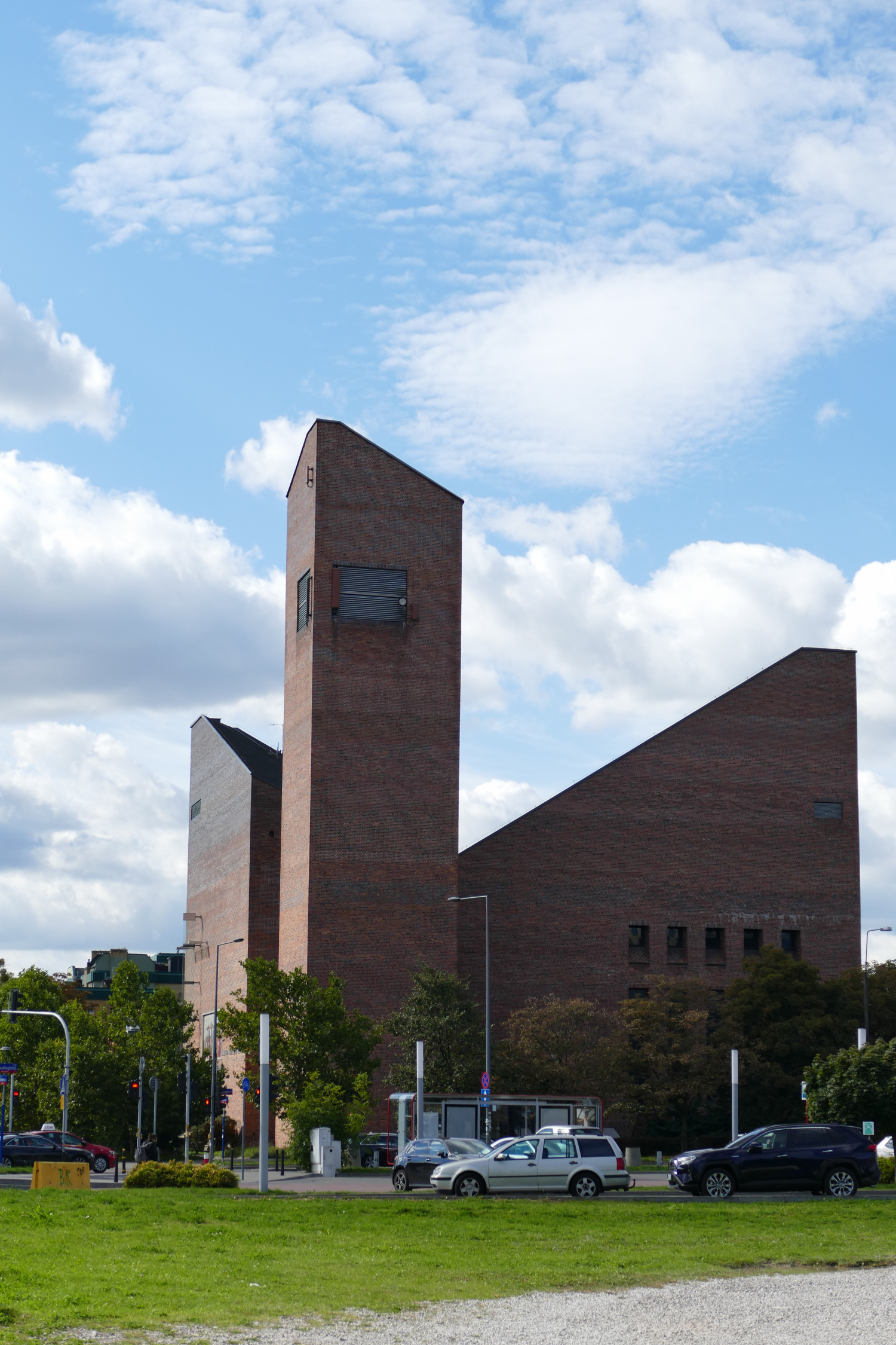 Zdjęcie architektury budynku Kościół Najświętszej Marii Panny Matki Kościoła